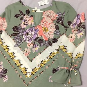 NWT Floral Bell Sleeve Maurices